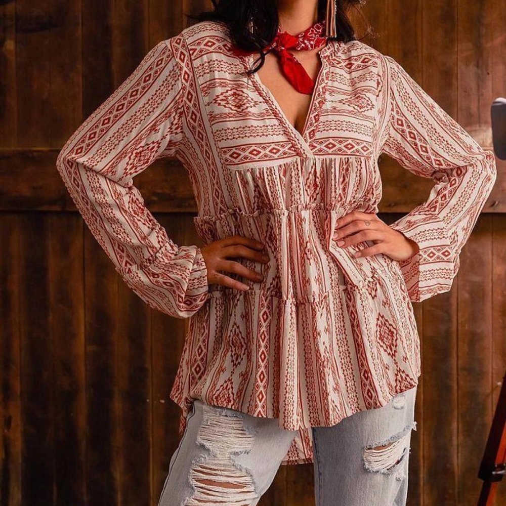 Sterling & Stitch Western Boho Style Geometric Tiered Split neck Top size large